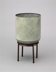 PLANTER 17"H METAL BARREL ON STAND